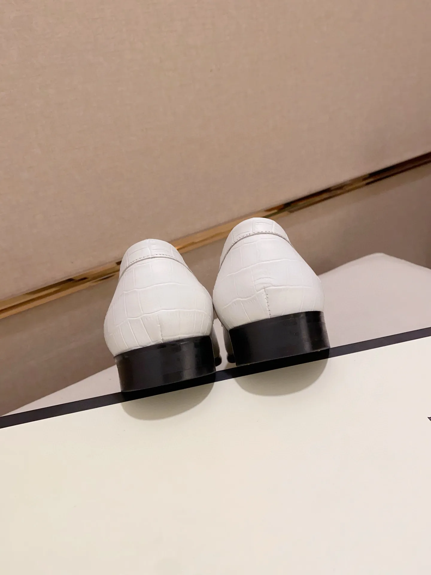 Men's shoes 💰: 520💰 (GUCCI) new series ss hot new products 💢 💠 Casual leather shoes 👞, first layer of cowhide, upper hardware buckles and logo on the sides of the shoe, brand logo on the insole and sole 💠 💎Upper: 100% cowhide 💎Inner: cowhide/100% 💎Feet: cowhide/100% 💎Sole: rubber/100% 💎SIZE: 38 39 40 41 42 43 44 Can be customized 45